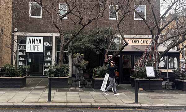anya_cafe1.jpg