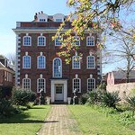 rainhamhall1.jpg