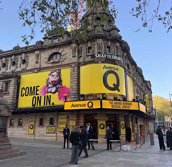 avenueq-1.jpg