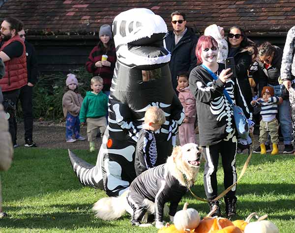halloween-dogs-ruislip2025-1.jpg