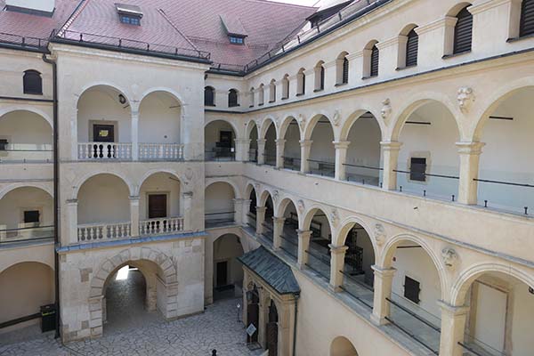 pieskowa-skała-castle