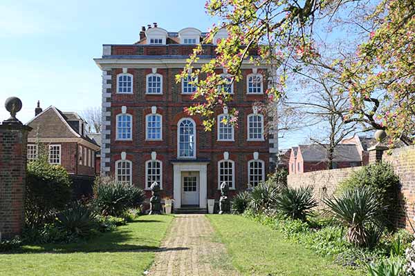rainhamhall1.jpg